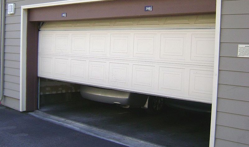 GARRAGE DOOR